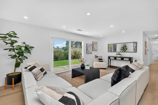 209 Nob Hill Way, Los Gatos CA: https://media.crmls.org/mediaz/612a01c2-9ec7-4738-864e-688919b6cb55.jpg
