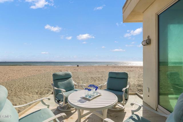 1135 Capri Way, Oxnard CA: https://media.crmls.org/mediaz/612a4c53-8129-402e-ab9b-bf75435f293d.jpg