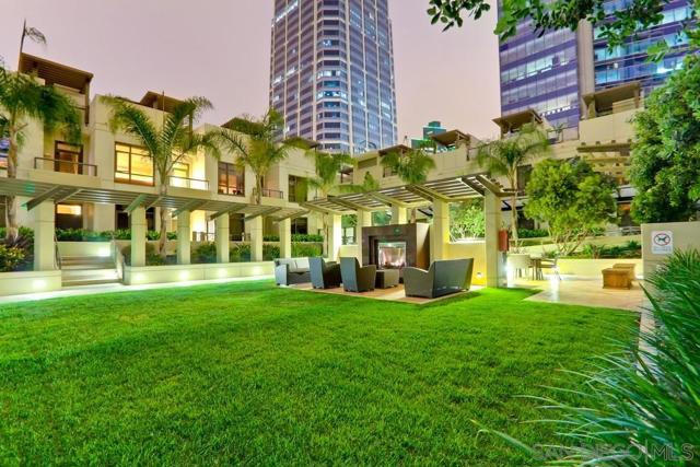 700 W E St, San Diego CA: https://media.crmls.org/mediaz/612b61c3-b756-4027-82d9-90d0a1bac476.jpg