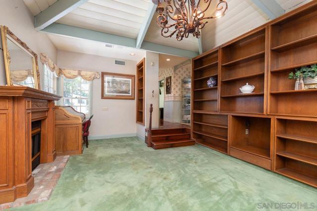 11339 Rolling Hills Dr, El Cajon CA: https://media.crmls.org/mediaz/612b8103-644f-4dfc-bb1a-e426e7d92d0b.jpg