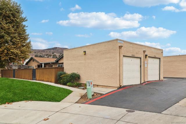 10220 Princess Sarit Way, Santee CA: https://media.crmls.org/mediaz/612cf669-f1c4-4165-94d2-22024b213d7d.jpg