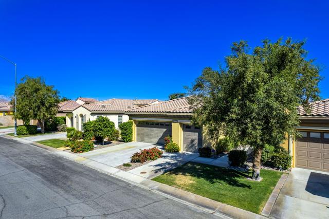 82102 Keitel Lane, Indio CA: https://media.crmls.org/mediaz/612d00f0-4f17-40c3-b5be-c3beab524cb9.jpg