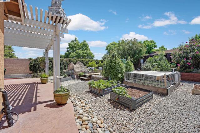 6997 Foxtail Dr, Livermore CA: https://media.crmls.org/mediaz/612d4ccc-e42a-4795-b9ff-27fccd0757ad.jpg