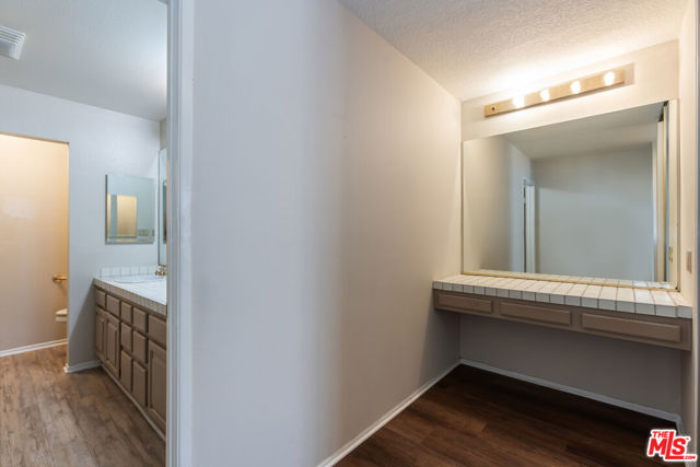 4641 Fulton Avenue, Sherman Oaks CA: https://media.crmls.org/mediaz/612e948a-0bbb-49ce-9712-16fe3a958cc8.jpg