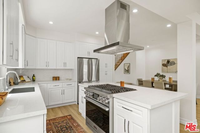 326 N Beachwood Drive, Los Angeles CA: https://media.crmls.org/mediaz/612ea6d1-5a3d-46a3-933e-99f6628243d6.jpg