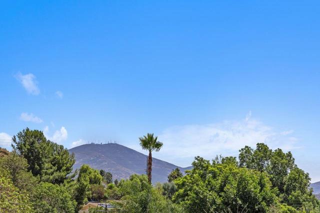 10720 Eureka Rd, Spring Valley CA: https://media.crmls.org/mediaz/612f38c3-f436-4b24-9e03-887e1b0a221d.jpg