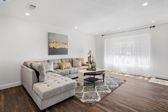 4189 Ogden Dr, Fremont CA: https://media.crmls.org/mediaz/612fb89e-7072-4203-a27d-2c6af92bfc80.jpg