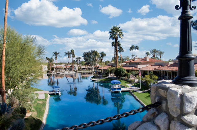 125 Lakeshore Drive, Rancho Mirage CA: https://media.crmls.org/mediaz/61308b97-dad5-4425-a9ab-275e01c05a4f.jpg