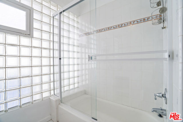 2205 ELM Avenue, Manhattan Beach, California 90266, 2 Bedrooms Bedrooms, ,2 BathroomsBathrooms,Residential,Sold,ELM,22148905