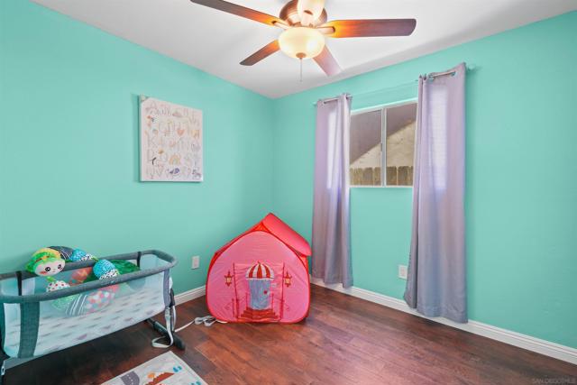 9155 57 Gold Coast Dr, San Diego CA: https://media.crmls.org/mediaz/6130d039-366f-4bef-976d-ee7801e77068.jpg