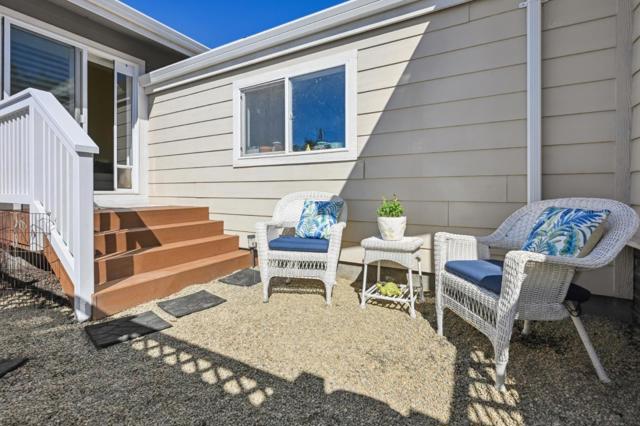 611 Poplar Street, Half Moon Bay CA: https://media.crmls.org/mediaz/61311213-6d9d-4624-8c30-99c2b2d11b28.jpg