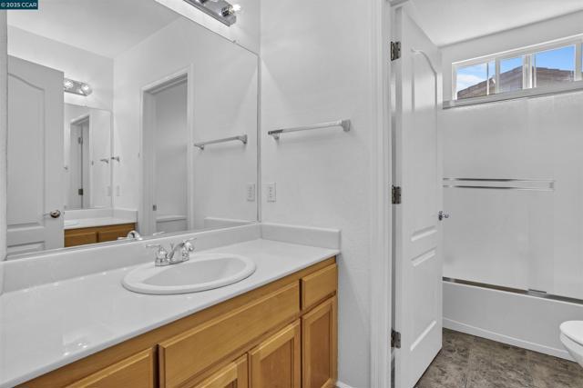 1186 Waverly Cir, Hercules CA: https://media.crmls.org/mediaz/6131497d-fe4c-4ee3-9d65-39a0c91ec244.jpg