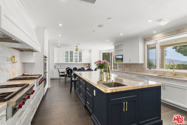 15515 Collina Strada, Los Angeles CA: https://media.crmls.org/mediaz/61318a46-27ca-479b-bf8f-bf7f6c483222.jpg
