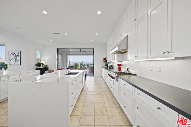 20162 W Cromwell Way, Porter Ranch CA: https://media.crmls.org/mediaz/61319ed5-b2f6-4a8f-ab30-30b7fe15473e.jpg