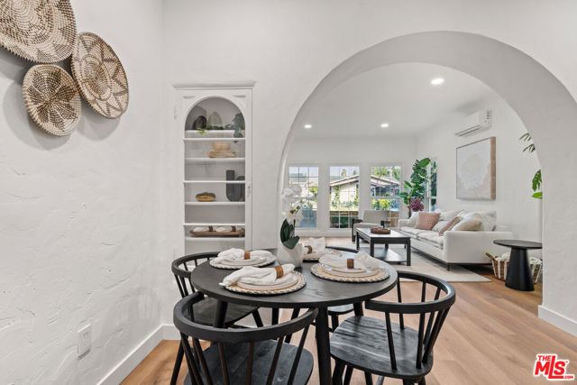 509 N Hobart Boulevard, Los Angeles CA: https://media.crmls.org/mediaz/61324b3c-bf3e-4999-9ced-c45d4e16a087.jpg