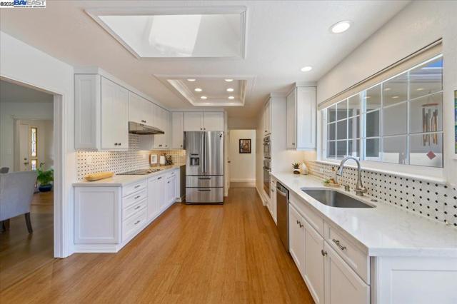 5720 San Juan Way, Pleasanton CA: https://media.crmls.org/mediaz/61331263-aa5d-42ee-9eec-ea7a04be75e7.jpg