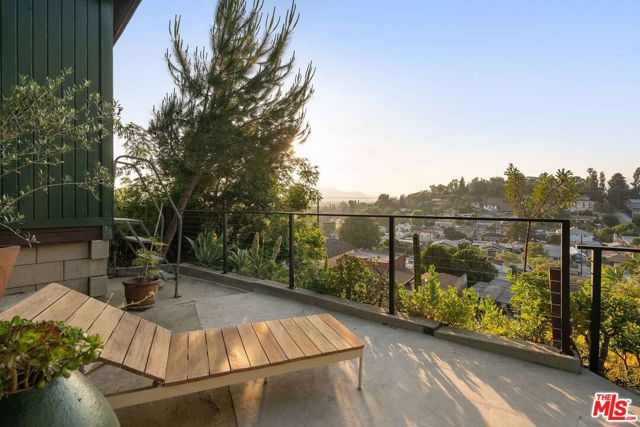 3130 Isabel, Los Angeles CA: https://media.crmls.org/mediaz/613317e9-4f9c-46a9-98c5-dcdf0677a968.jpg