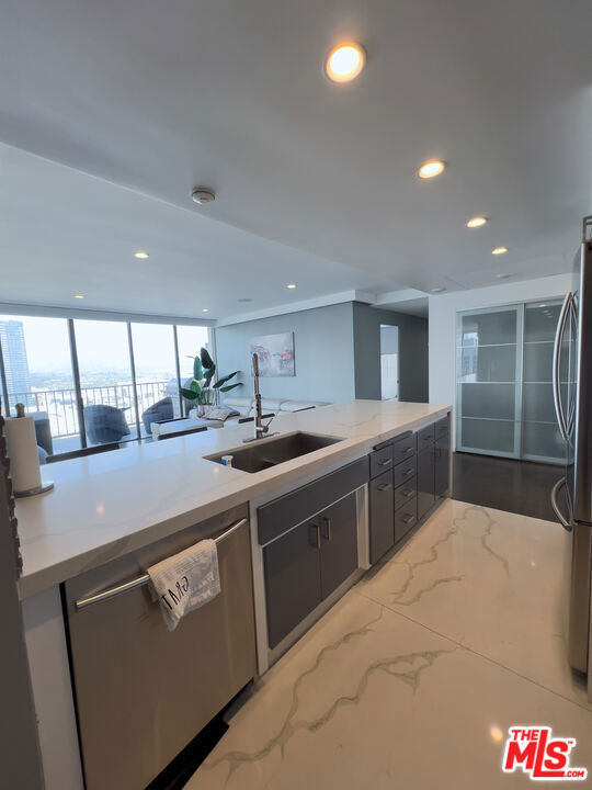 2160 Century Park East, Los Angeles CA: https://media.crmls.org/mediaz/613322e9-7492-4327-bd1d-d7457f65ac87.jpg