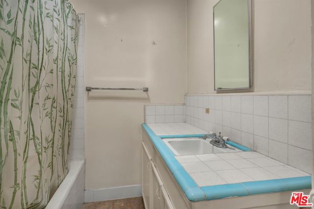 2206 Oak Street photo 8