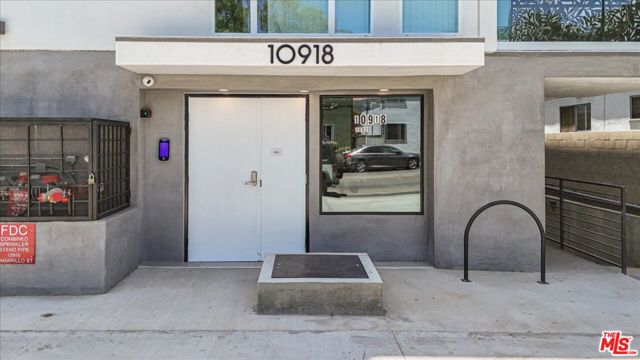 10918 Camarillo Street, North Hollywood CA: https://media.crmls.org/mediaz/6133db4f-3fd4-435a-a577-00ccf0a29b36.jpg