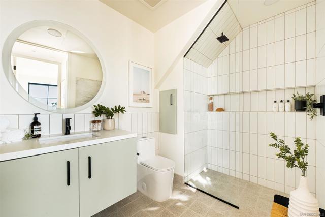 Image 3 of 11 For 1931 S Coast Highway