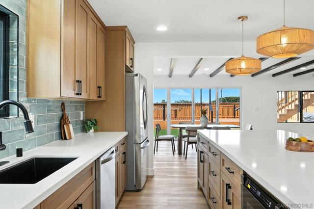 2736 Burgener Blvd, San Diego CA: https://media.crmls.org/mediaz/61352648-0c77-4088-a464-5c09b7b79701.jpg