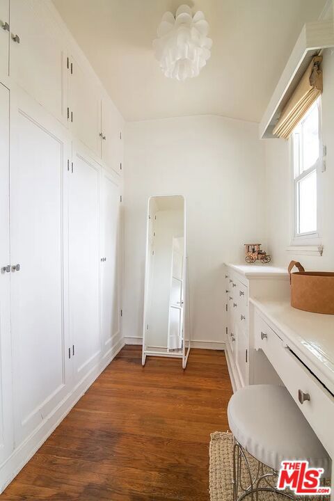 3691 Aureola Boulevard, View Park CA: https://media.crmls.org/mediaz/61361ba2-6057-4ef8-ac44-7bb271e6066f.jpg