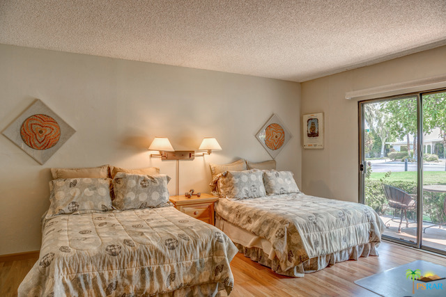 1597 E Sierra Way, Palm Springs CA: https://media.crmls.org/mediaz/61363dc2-2eea-4817-9216-99f56108d9ec.jpg
