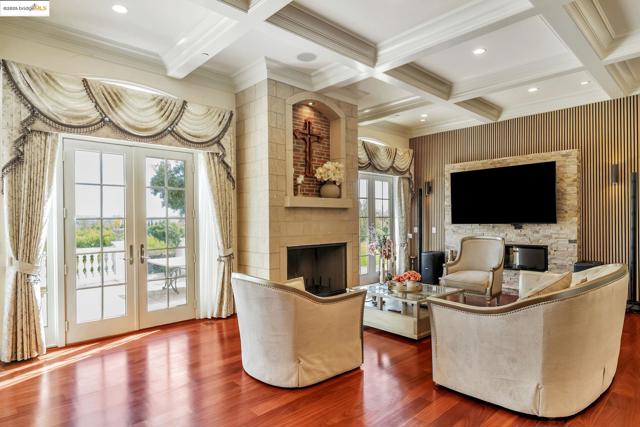 1853 Via Di Salerno, Pleasanton CA: https://media.crmls.org/mediaz/613655d3-6b8f-432e-8bb0-a8f75e21b007.jpg