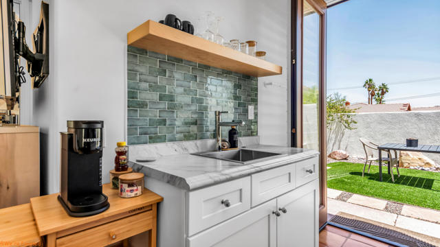 77440 Calle Ensenada, La Quinta CA: https://media.crmls.org/mediaz/6136cd86-a49d-4a8e-88e3-a16d7a091281.jpg