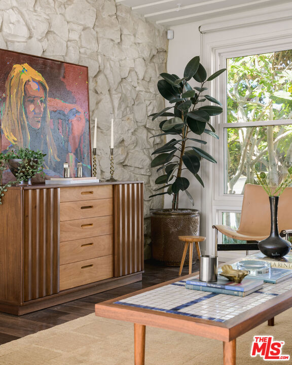 1856 Hi Point Street, Los Angeles CA: https://media.crmls.org/mediaz/6136f705-383a-43b4-812c-1fbb3558f02f.jpg