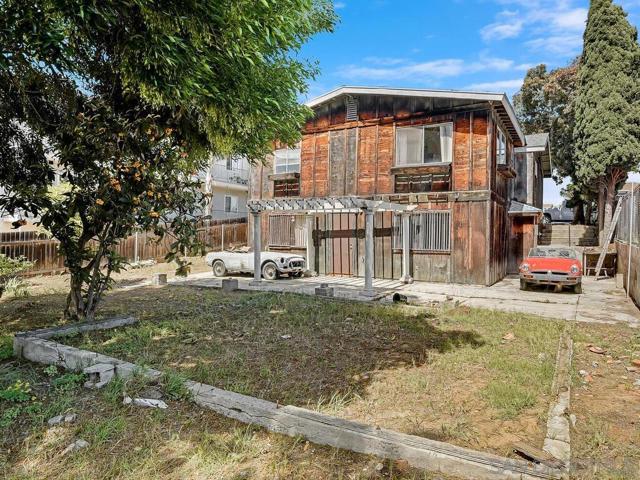 1212 Fifth Ave, Chula Vista CA: https://media.crmls.org/mediaz/61373b47-1351-4236-9450-ff957be92a5b.jpg
