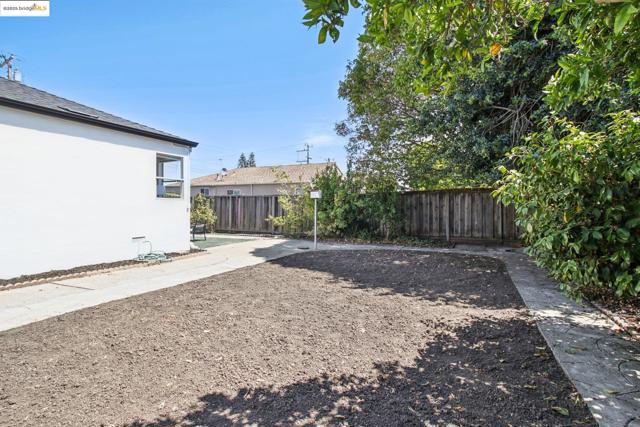 1881 Dolly Ave, San Leandro CA: https://media.crmls.org/mediaz/61375dcc-666e-43a8-91ee-60278067d7cf.jpg