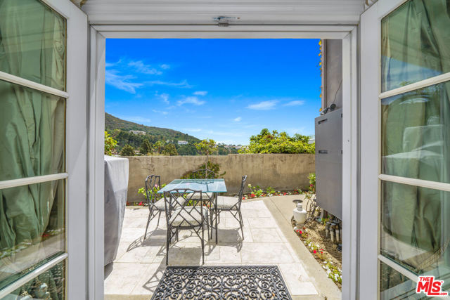 Drew Fenton | 16632 Bienveneda Place Pacific Palisades CA | MLS: 6851360