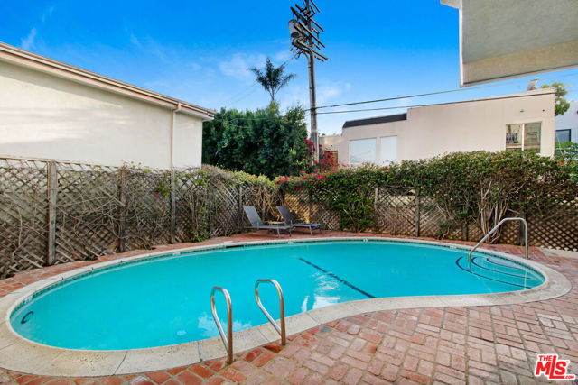 Image 14 of 16 For 831 Gretna Green Way 302