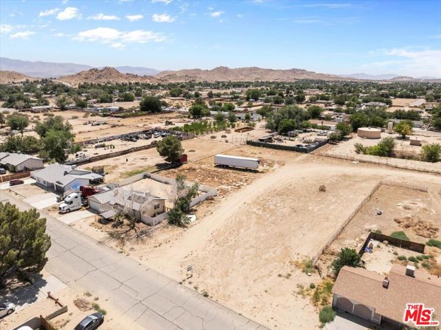 40611 178th Street, Lancaster CA: https://media.crmls.org/mediaz/61387392-f5fd-4431-b8b3-93cba5e440d8.jpg