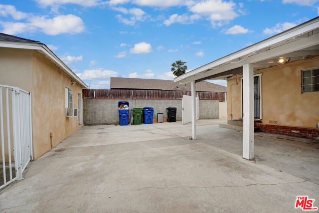 6230 Peach Avenue, Van Nuys CA: https://media.crmls.org/mediaz/6138b8f9-fa64-4f6a-b15f-3142ea1e30cb.jpg