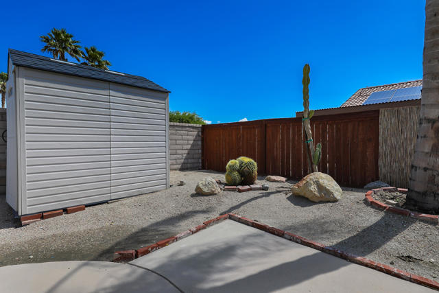 37596 Colebridge Street, Palm Desert CA: https://media.crmls.org/mediaz/6138be6f-1b50-48a3-984f-88cfd84a921a.jpg