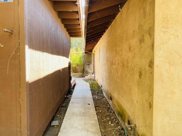 7705 Orford Rd, Stockton CA: https://media.crmls.org/mediaz/61397198-8cef-494e-aaf7-44ef0c5b3682.jpg