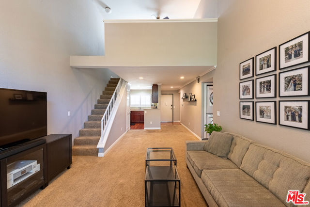 21550 Burbank Boulevard, 315 photo 3