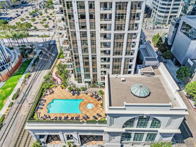 700 W E St, San Diego CA: https://media.crmls.org/mediaz/6139b324-e426-403c-8e71-d0ccb82064ff.jpg