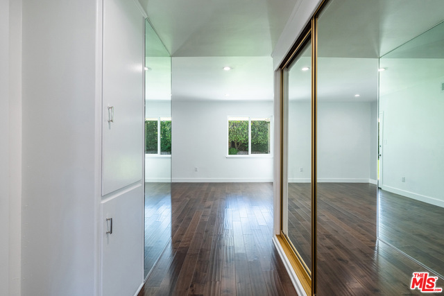 5412 S HOLT Avenue, Los Angeles CA: https://media.crmls.org/mediaz/6139f89f-8f87-4490-a686-79f1a993eed6.jpg