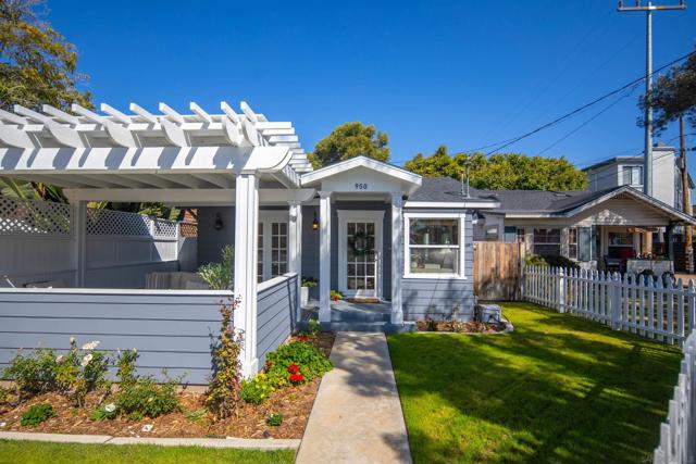 950 Olive Ave, Coronado CA: https://media.crmls.org/mediaz/613a044a-1e31-4815-9a20-ef864ae9cd59.jpg