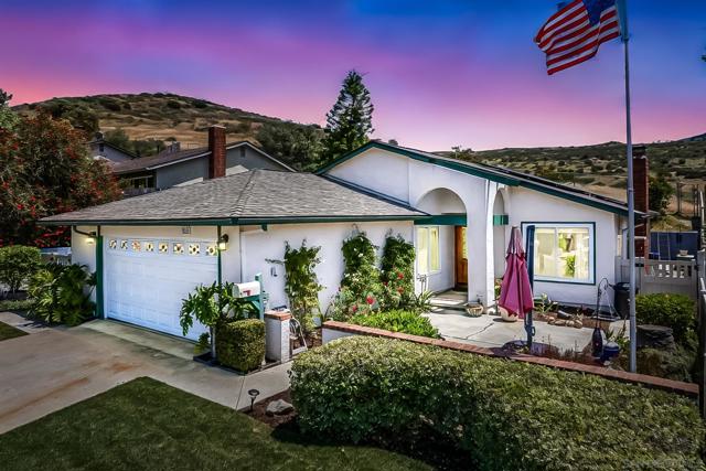 14543 High Pine St, Poway CA: https://media.crmls.org/mediaz/613a2b74-9e87-4ac2-aab0-335f450a9f07.jpg