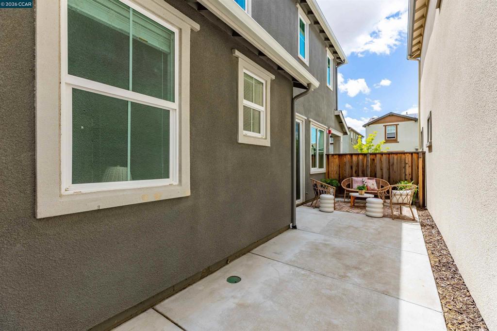 https://media.crmls.org/mediaz/613a4c6b-1129-44b9-9777-f7aee1267c57.jpg?preset=X-Large