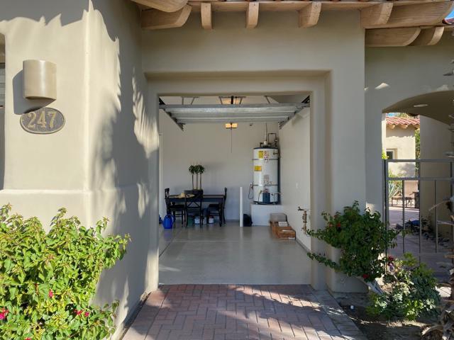 247 Loch Lomond Road, Rancho Mirage CA: https://media.crmls.org/mediaz/613a7b26-fafb-474a-935c-cc22bdebb443.jpg
