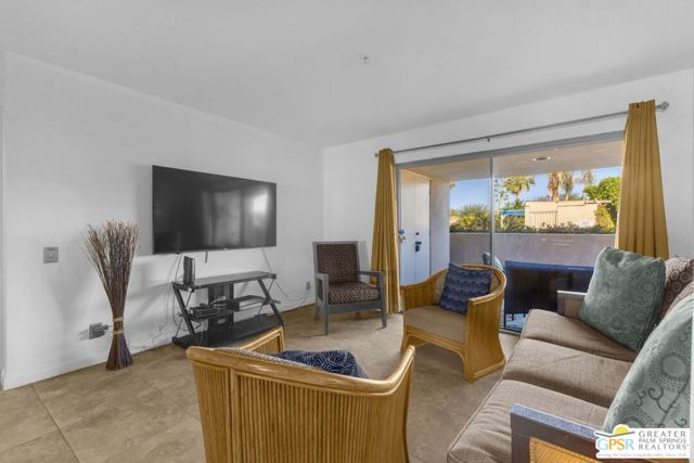 Image 9 of 39 For 222 Calle El Segundo  561