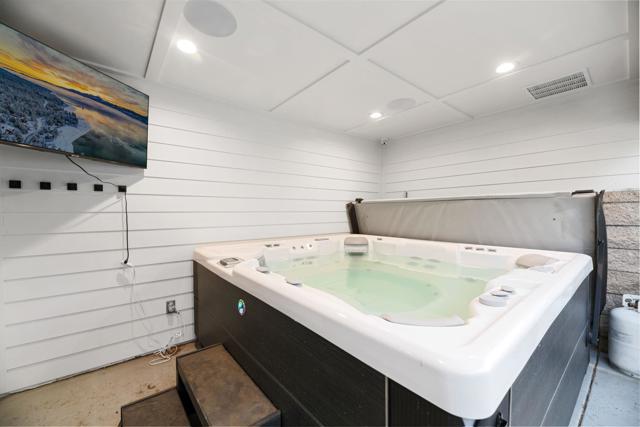 47145 Skyview Drive, Big Bear CA: https://media.crmls.org/mediaz/613b142d-2a83-4b36-a2aa-91f5c021d857.jpg