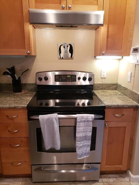 2330 University Avenue, East Palo Alto CA: https://media.crmls.org/mediaz/613b4807-6651-49df-8651-d009ce7ba167.jpg