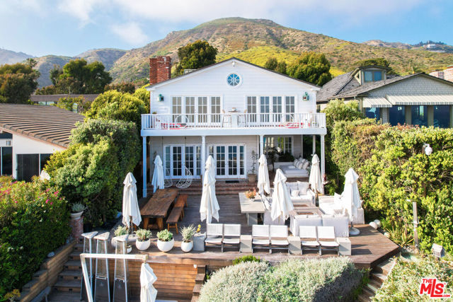 31740 Broad Beach Road, Malibu CA: https://media.crmls.org/mediaz/613b6b48-8c23-44da-854a-3978c8f401e6.jpg